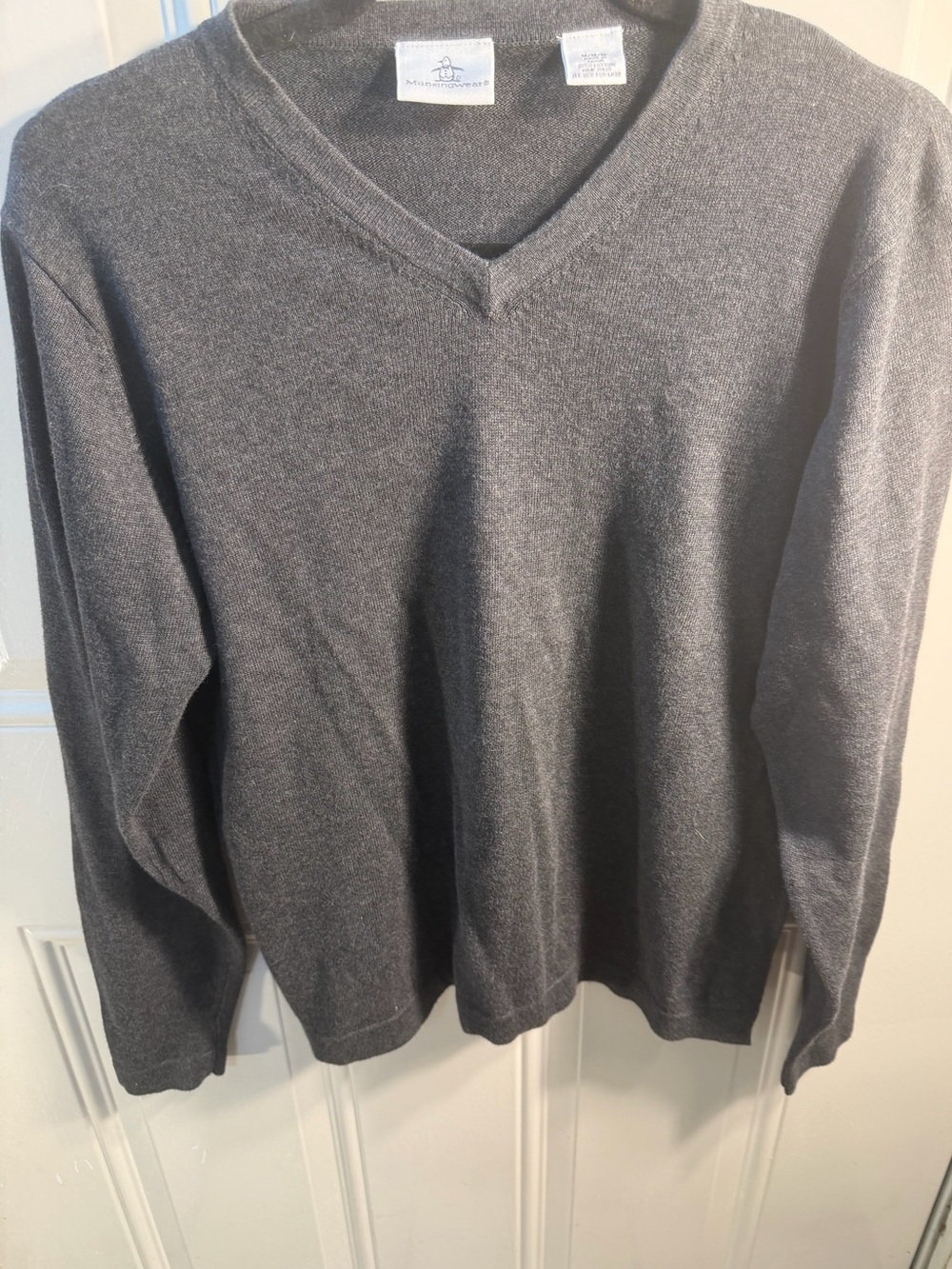 Munsingwear - Men’s V-Neck Sweater in Charcoal Gray -100% Cotton Vintage